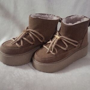 Inuikii Tan Platform Winter Boots